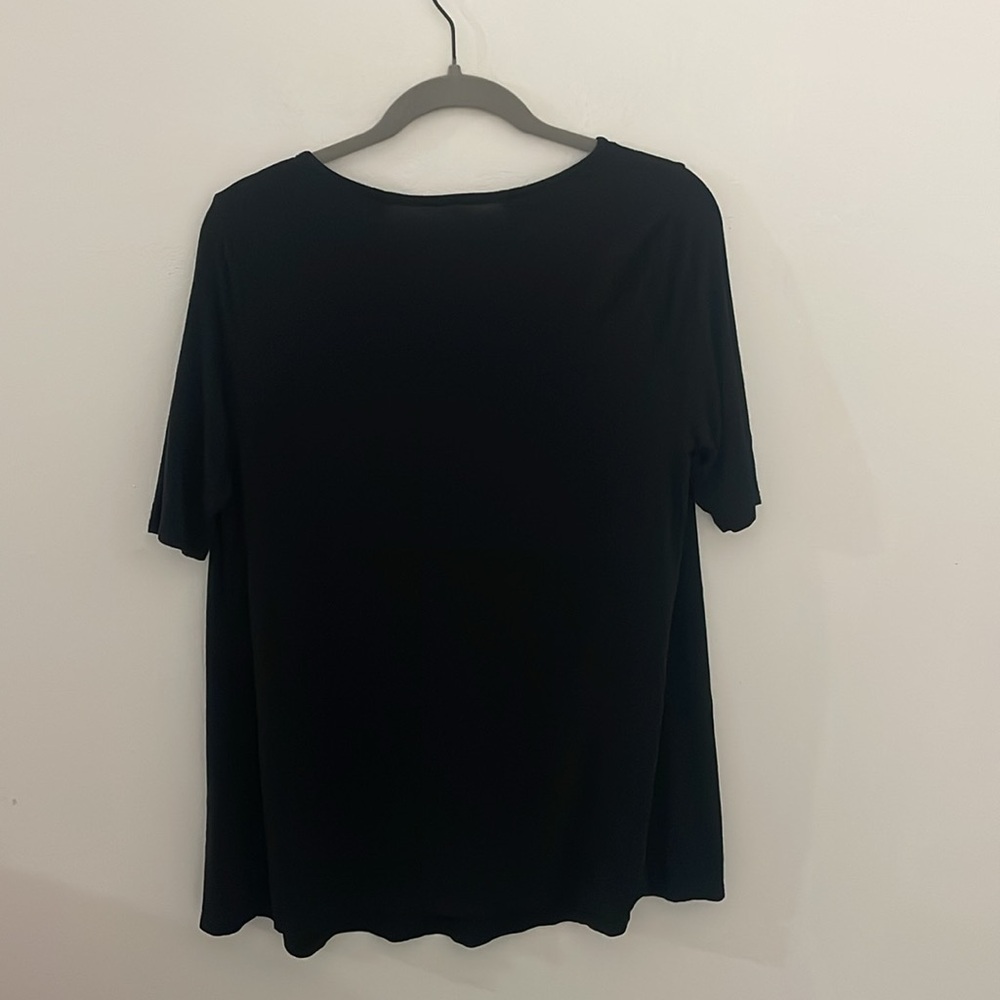 Liz Lange Maternity Black Crochet Accent Tee Size Large - Picture 5 of 6